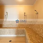 CB726 | Suite moderna frente al mar con balcón y cocina con isla