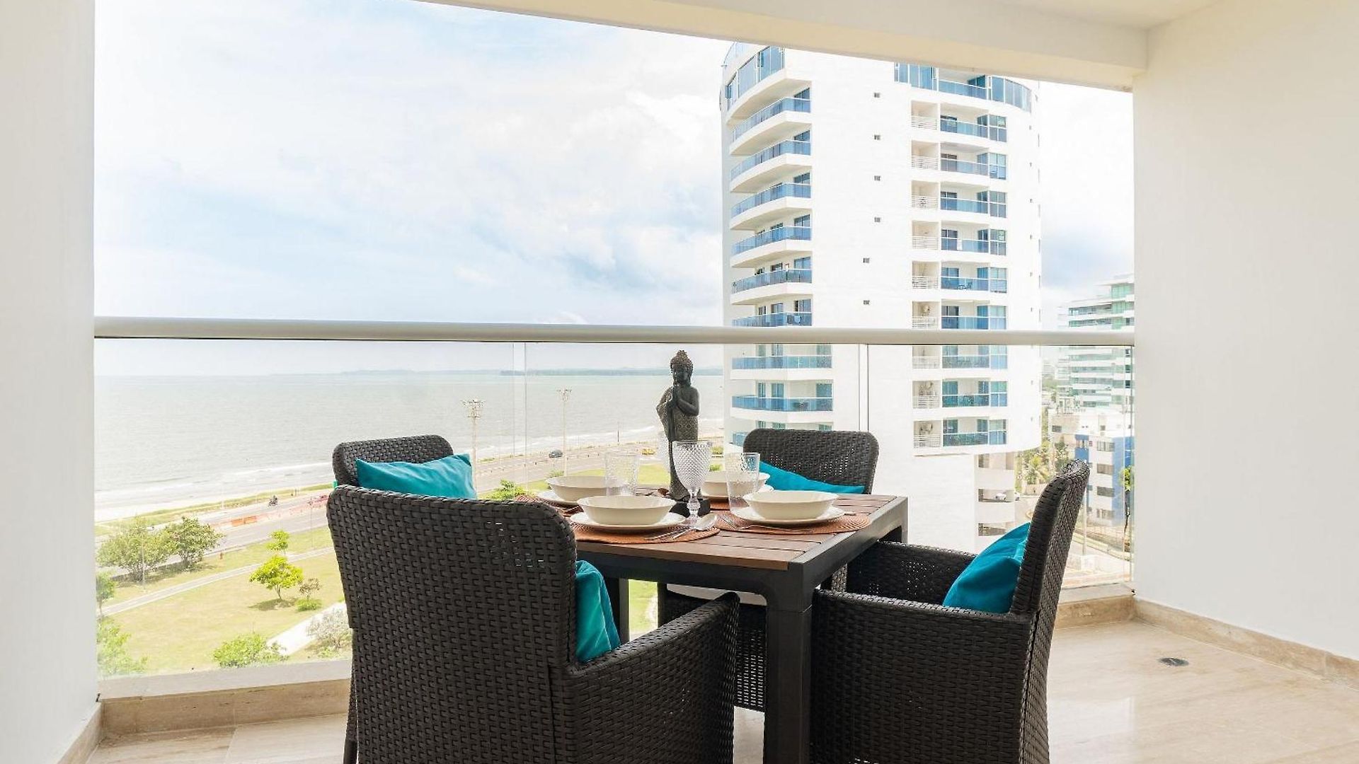Apartamento Cb726 | Moderna Frente Al Mar Con Balcón Y Cocina Con Isla Cartagena
