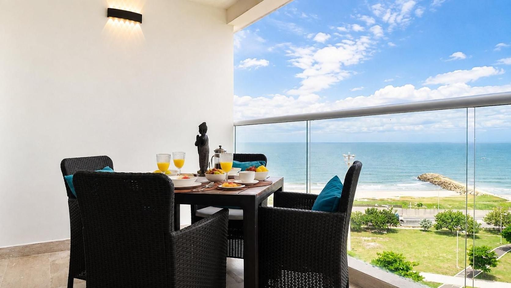 Cb726 | Moderna Frente Al Mar Con Balcón Y Cocina Con Isla