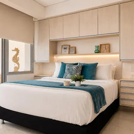 Apartamento Cb726 | Moderna Frente Al Mar Con Balcón Y Cocina Con Isla