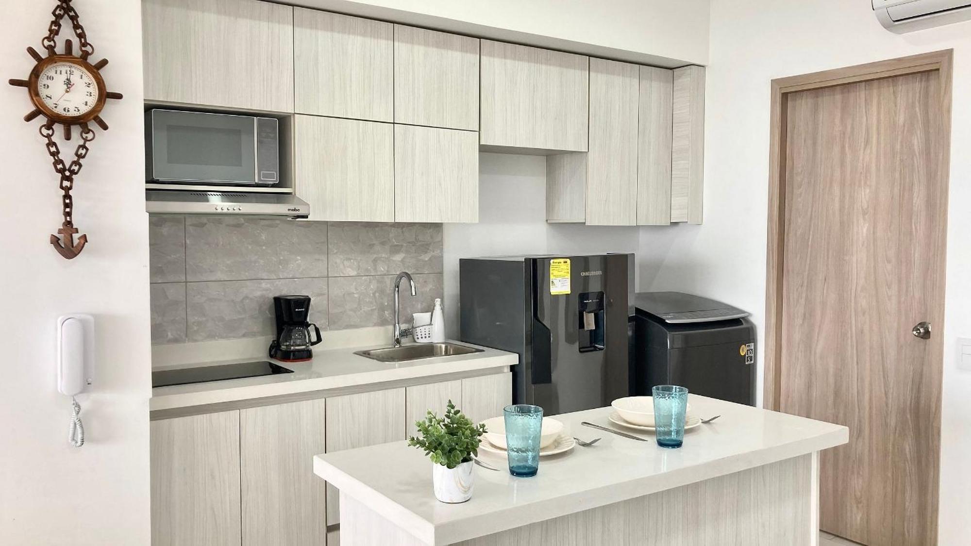 Cb726 | Moderna Frente Al Mar Con Balcón Y Cocina Con Isla Cartagena