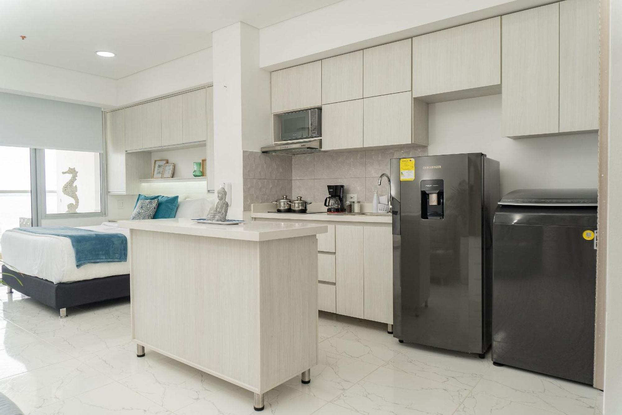 Cb726 | Moderna Frente Al Mar Con Balcón Y Cocina Con Isla