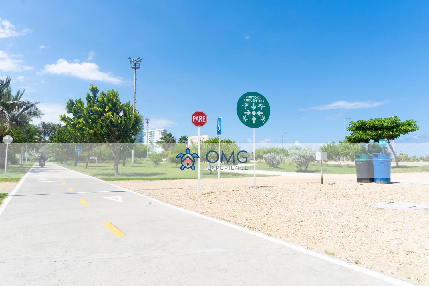 Apartamento Cb726 | Moderna Frente Al Mar Con Balcón Y Cocina Con Isla